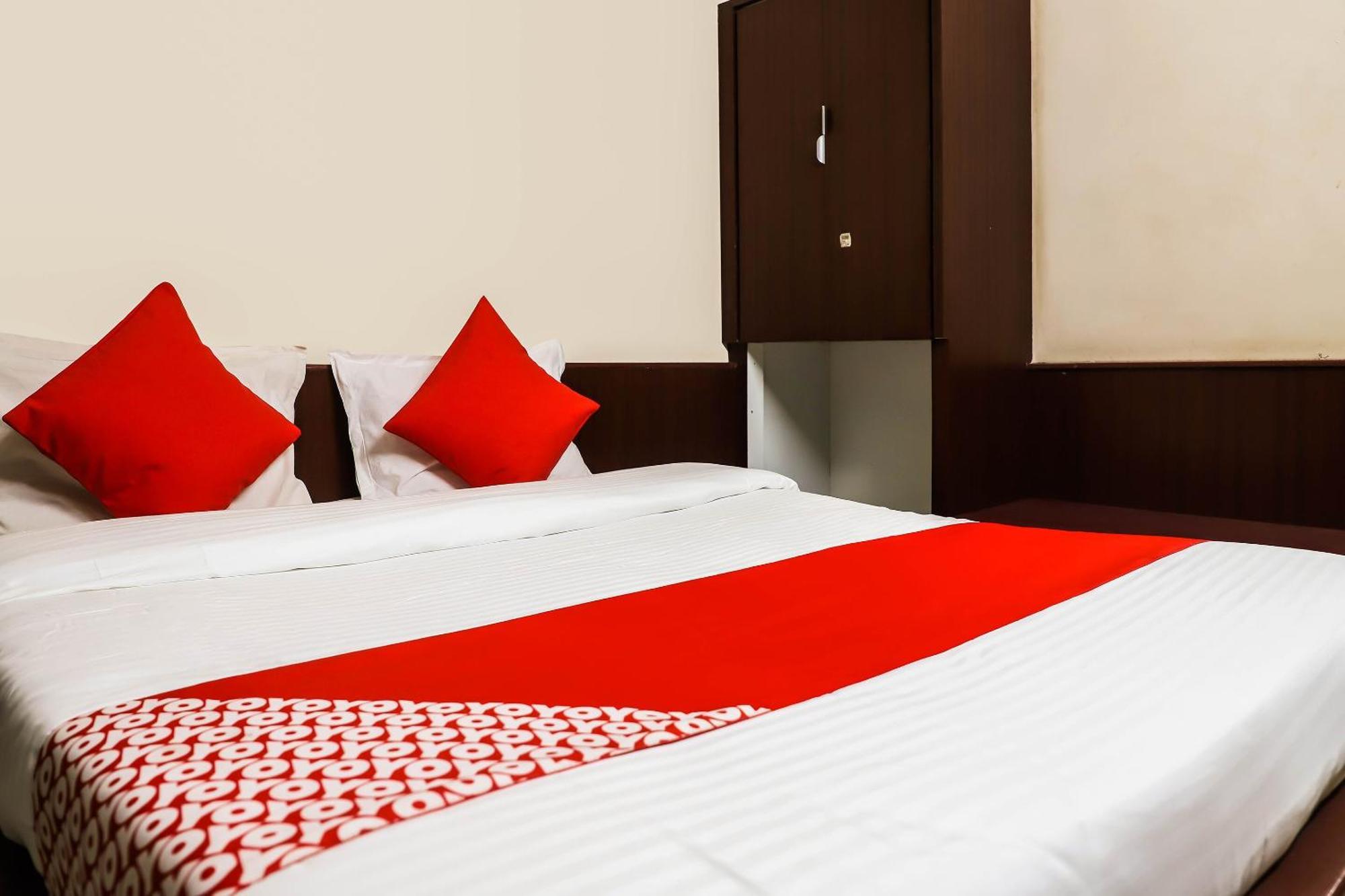 Hotel Spot On Bagiya Restaurant Harda Exterior foto