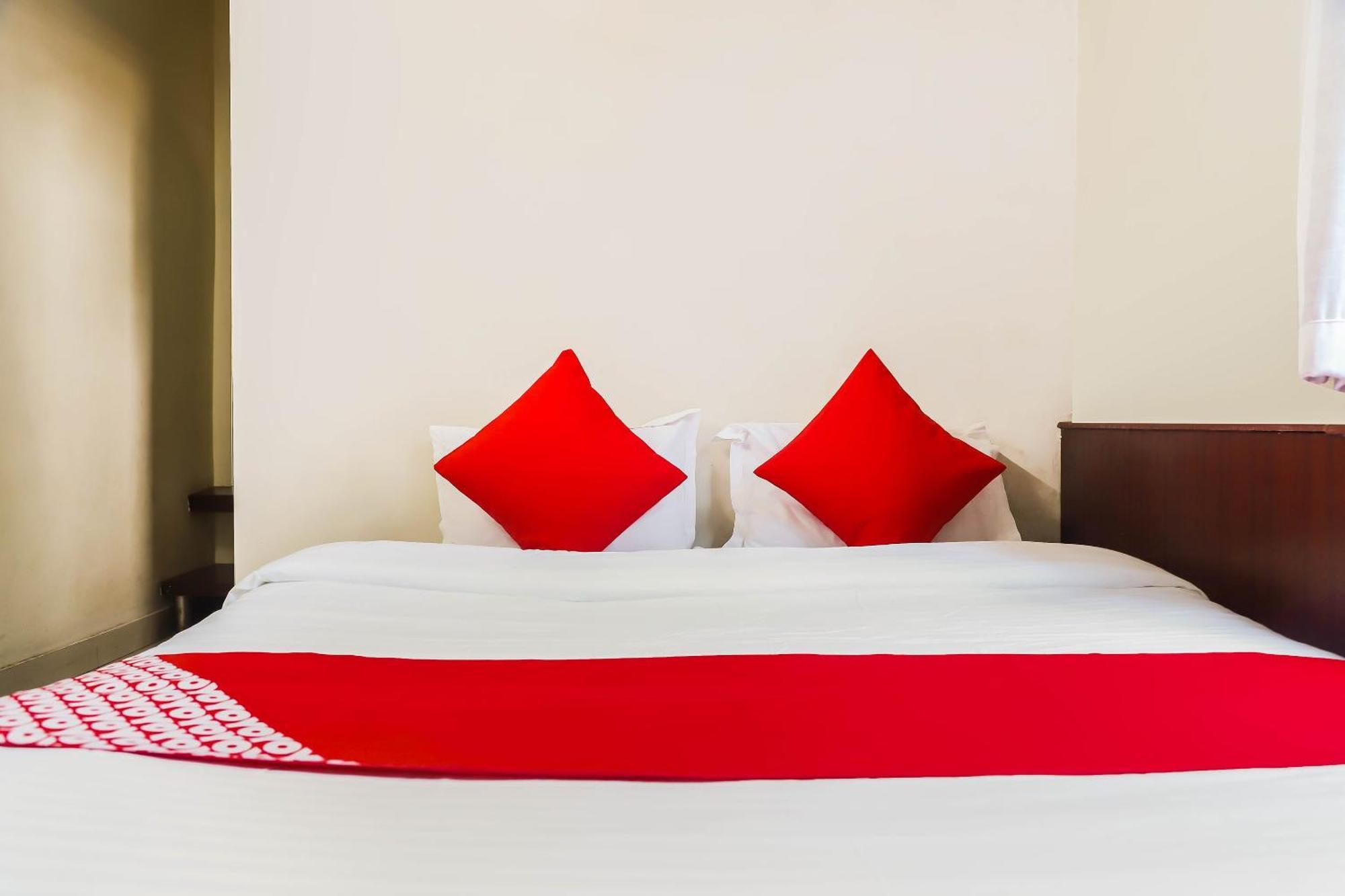 Hotel Spot On Bagiya Restaurant Harda Exterior foto