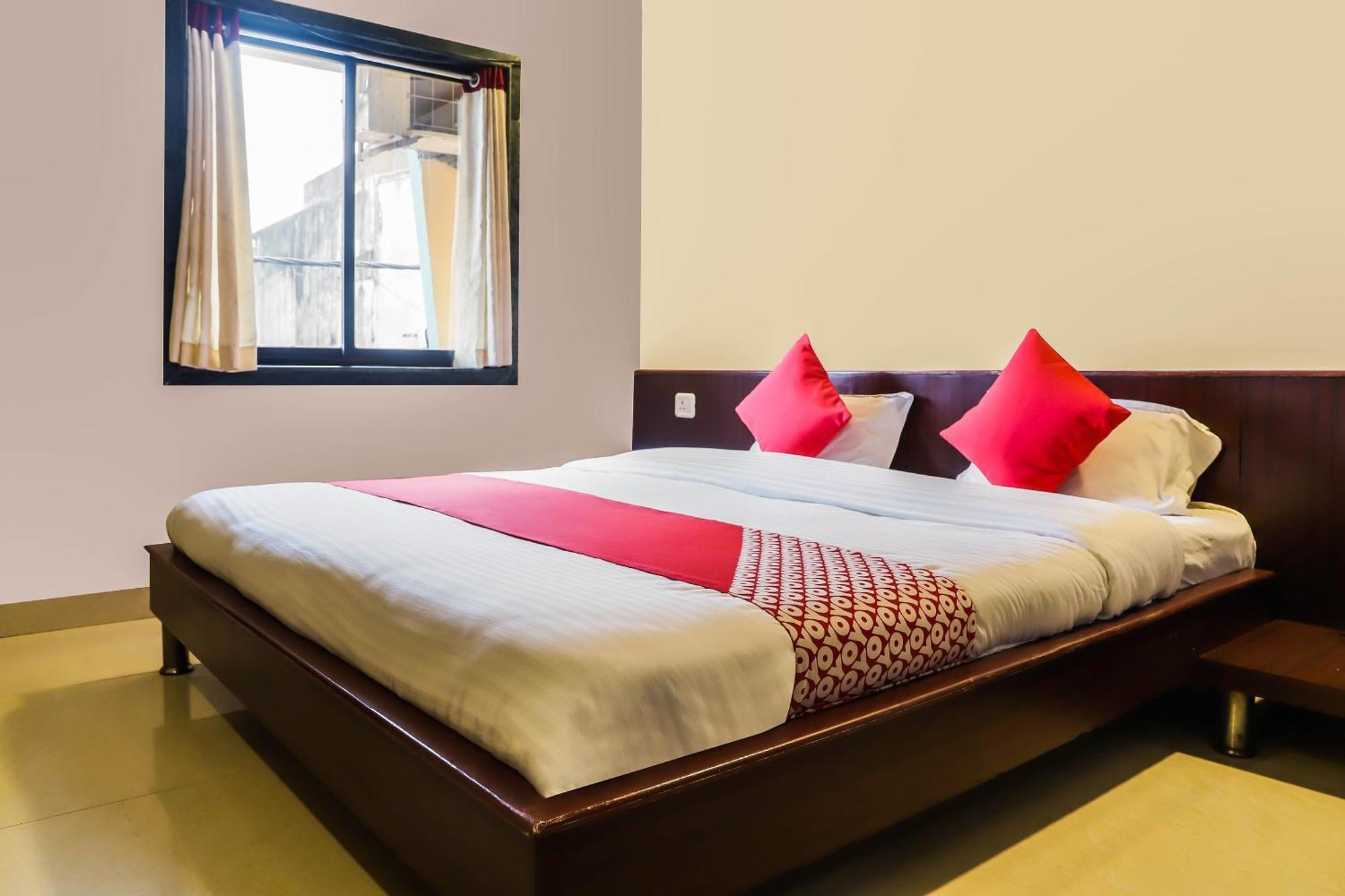 Hotel Spot On Bagiya Restaurant Harda Exterior foto